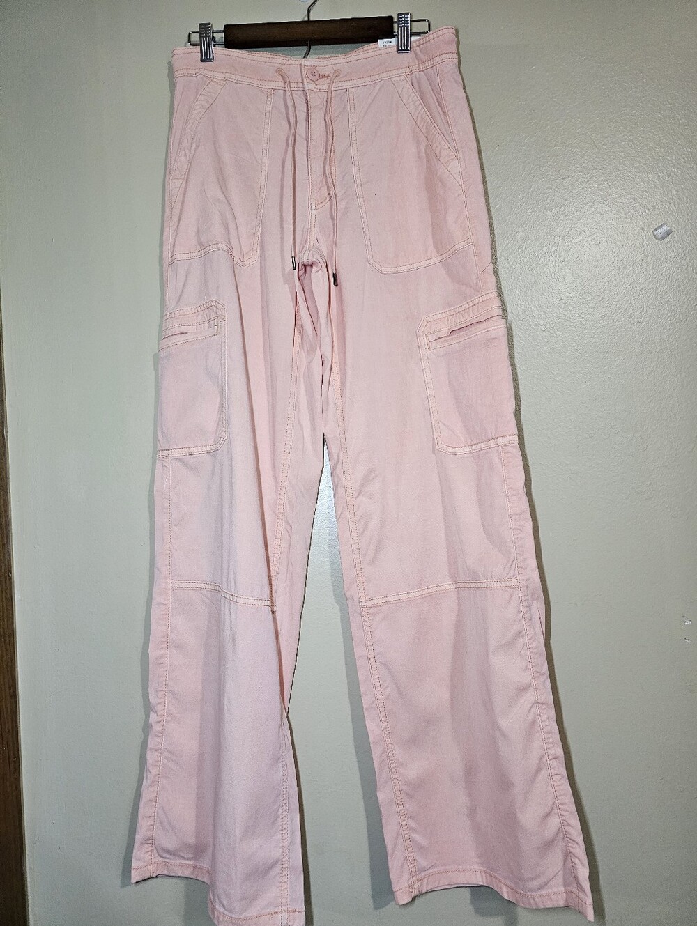 NWT American Eagle Pink Baggy Wide Leg Cargo Jeans Size 6 Long Stretch